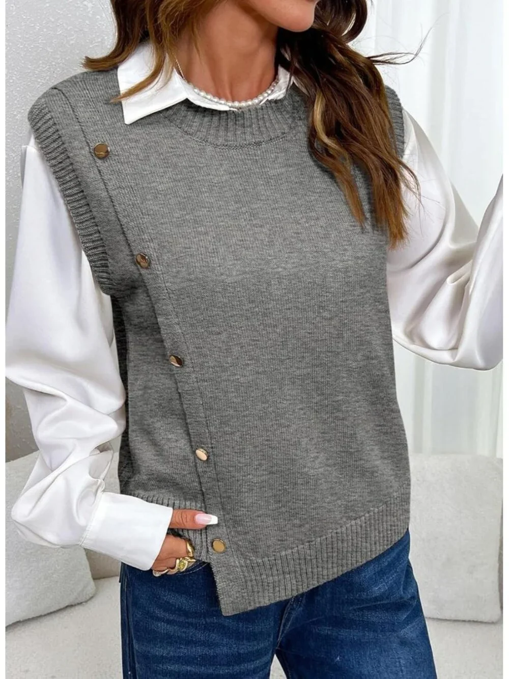 Women's Gray Sleeveless Round Neck Casual Button Decoration Sweater Vest